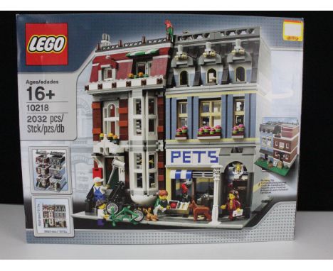 Lego - Boxed Lego 10218 Pet Shop set, previously built appearing complete but unchecked with mini figures
