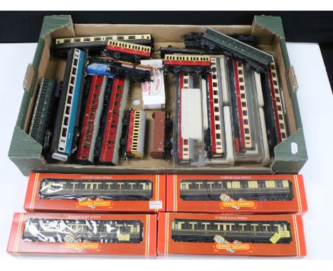 23 OO / HO gauge items of rolling stock 4 x boxed Hornby coaches (2 x R122, R123 &amp; R479), Fleischmann, Jouef, Mehano etc 