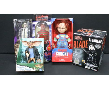 Five boxed large scale movie / horror figures to include Neca Gremlins The Brain, Spencer Gifts Puppet Master Blade (04364 of