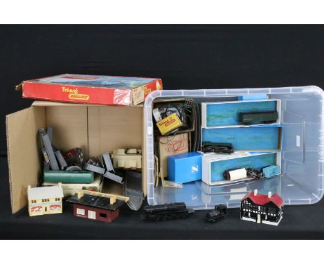 Quantity of OO gauge model railway to include boxed Triang The Blue Pullman train set, 5 x Triang items of rolling stock, Tri