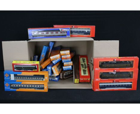 28 Boxed HO gauge items of rolling stock to include 17 x Roco, 4 x Liliput featuring 1310 Breakdown Crane, and 7 x Rivarossi,