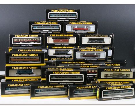 58 Boxed Graham Farish N gauge items of rolling stock to include 374-201A BR MK1 FP Pullman First Parlour grey &amp; blue, 37
