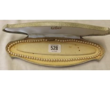 BOXED PEARL NECKLACE WITH SILVER CLASP