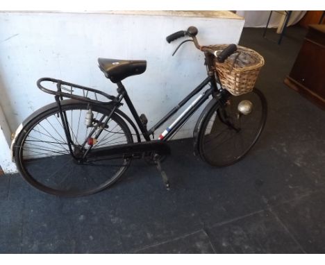 A VINTAGE LADIES BICYCLE WITH BASKET TO FRONT