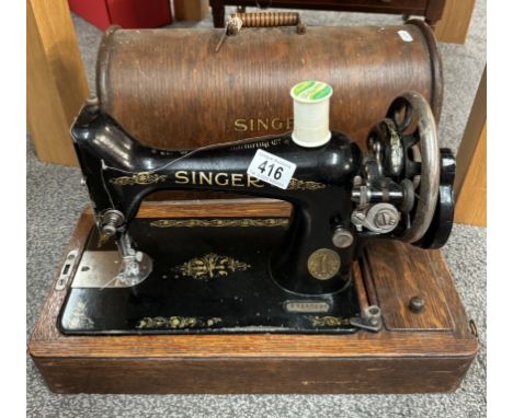 A vintage Singer sewing machine. Serial Number: F7167596 COLLECT ONLY.