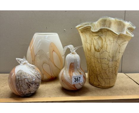 A quantity of art glass including 2 vases
