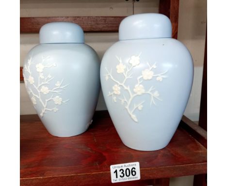 A pair of vintage Copeland Spode Asian Blossom ginger jars with lidsHeight 20cm, no visible damage.