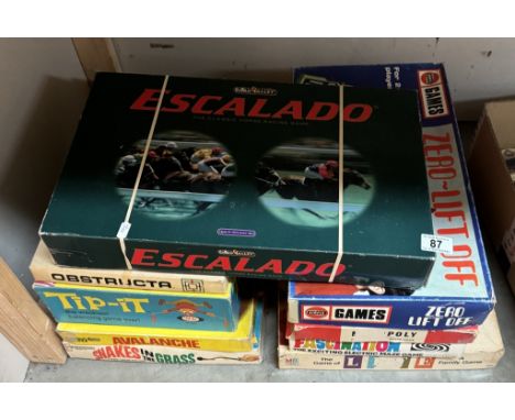 A good selection of vintage board games etc including Escalado, Avalanche zero lift off etc