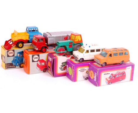 Siku Boxed Diecast Group, 5 examples to include V274 Deutz Dump Truck (VG-BG), V260 Klaus Autoschaufler (G-BG), No.299 Zettel