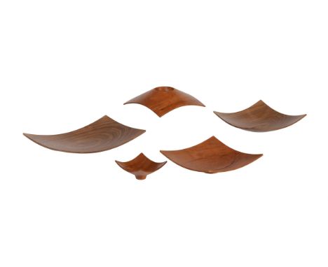 λ GLENN LUCAS (IRISH), A GROUP OF WOOD SERVING DISHESDATED 2000/2001Comprising; a pair of square section examples, in cherry 
