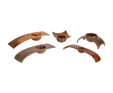 λ GLENN LUCAS (IRISH), A GROUP OF FIVE VARIOUS WOOD TABLE SALTS OR PINCH POTSDATED 2000/2001In walnut and yewVarious shapes a