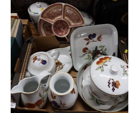 37762 A collection of china, to include Royal Worcester