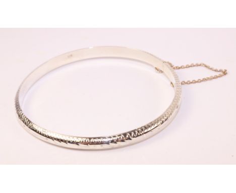 Silver hinged bangle stamped 925   Condition Report   Click here for further images, condition, auction times & delivery cost