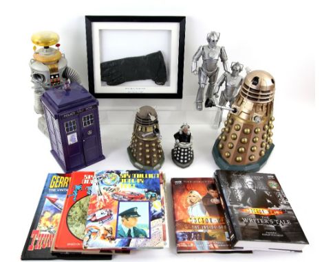 Movie related toys and annuals including Dalek, Cyberman, Robot by Masudaya Corporations 1986 Made in Japan, Tardis, Captain 