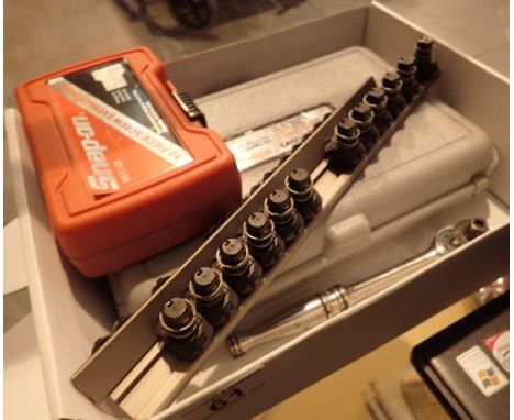 Selection of Snap On tools including 3/8 ratchet 3/8 quick release socket rail 1/4 inch quick release socket rail boxed set o