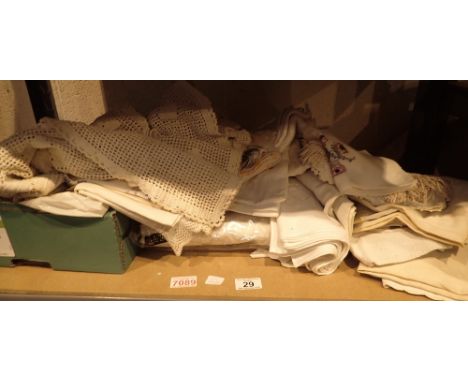 Shelf of mixed fabric and linen 