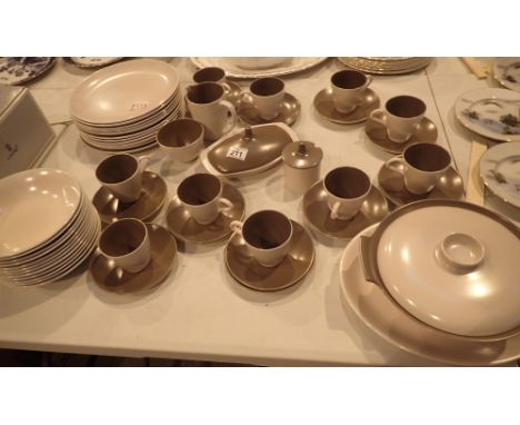 Quantity of Poole pottery 
