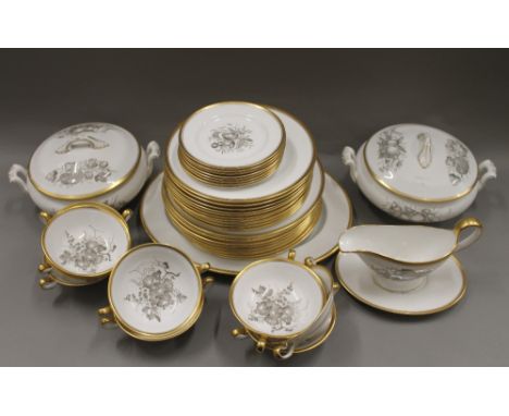 A Spode Chatham pattern dinner service