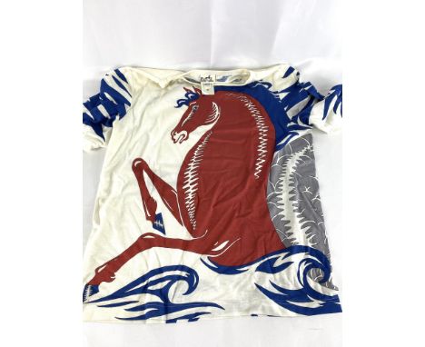 Hermes cotton t-shirt, size 40, in box. Estimate: £20-40
