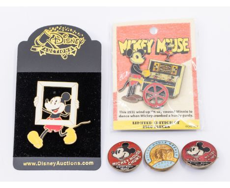 A 20th century Roden of London white metal and enamel Mickey Mouse Chums circular badge, decorated with head of Mickey, 25mm 