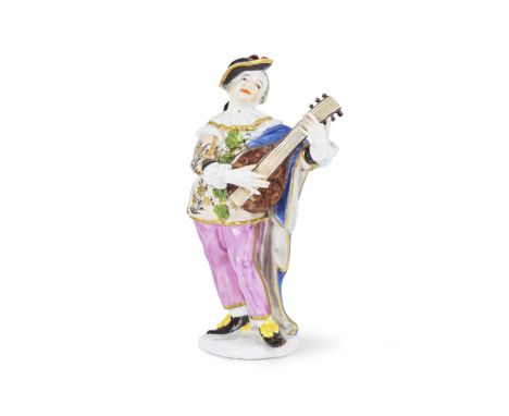 Rare statuette en porcelaine de Meissen représentant un personnage du théâtre jouant du luth, circa 1740A rare Meissen theatr
