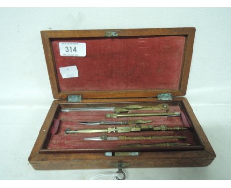 A treen boxes geometry set in two tiers