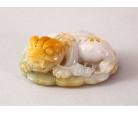 A CHINESE CARVED WHITE JADE FIGURE OF A RECUMBENT BEAST, 6CM.