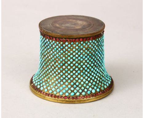 A VERY FINE 19TH CENTURY PERSIAN QAJAR HUQQA TOP INSET WITH TURQUOISE BEADS, GARNETS, with a solid silver liner, 8.5cm wide x