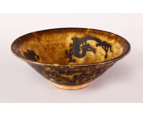 A GOOD 19TH / 20TH CENTURY CHINESE JIZHOU BROWN GLAZED POTTERY DRAGON DISH, the interior decorated with dragons, base unglaze