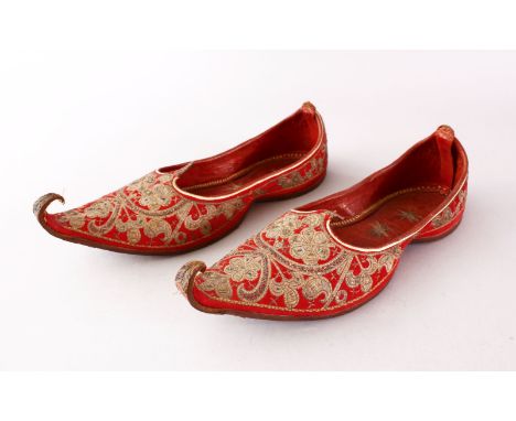 A PAIR OF 19TH CENTURY OTTOMAN SILVER THREAD EMBROIDERED LEATHER SHOES, the leather bound shoes with silver thread embroider,