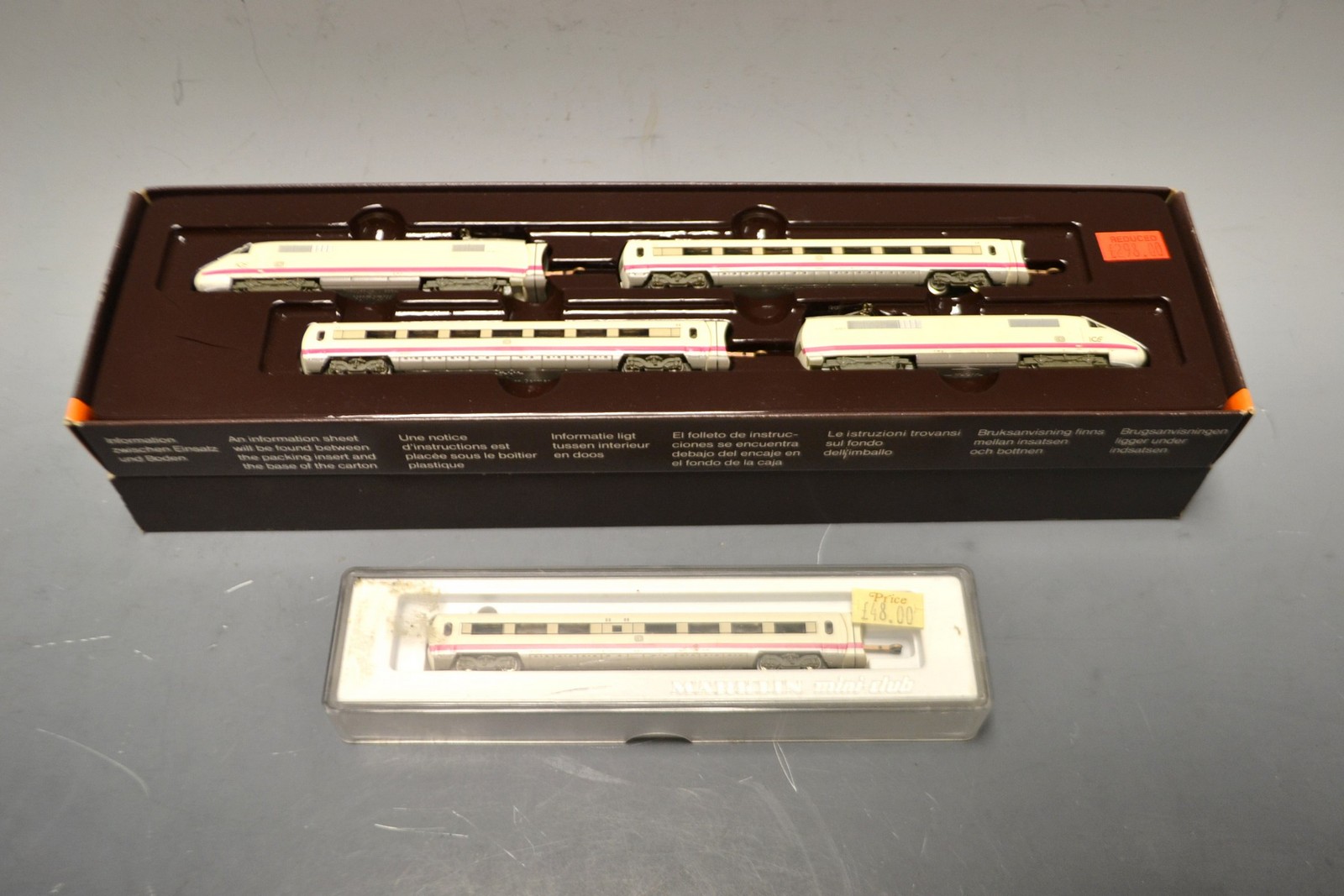 Marklin Mini-club - Z Gauge No 8871 Ice passenger set; a conforming ...