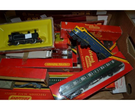 Model Railway - Tri-Ang Hornby 00 an 0 gauge; R052, BR0-6-0 Tank Locomotive, boxed; R 431 SR Coach Composite; R 332 GWR Compo