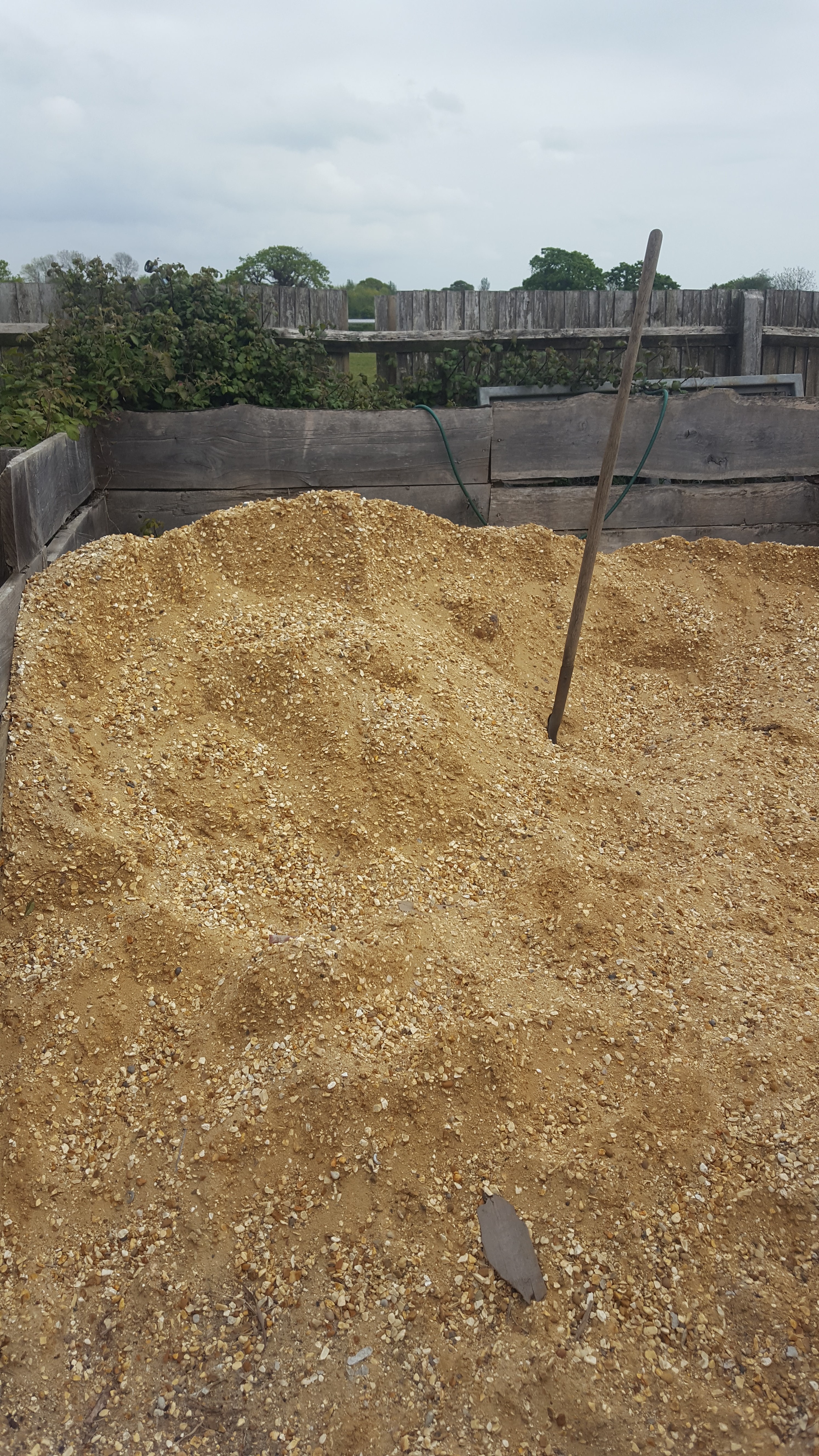 Loose SAND/GRAVEL BALLAST