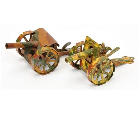 Marklin - Pair of Tinplate Field Guns, unboxed.&nbsp; (Lengths: 10.5cm &amp; 11.5cm, barrel lengths: 6cm &amp; 7cm).&nbsp; Co