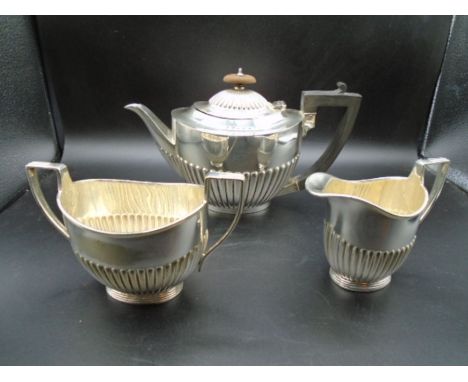 Art deco style silver plated tea pot,with bakelite handle, creamer/milk jug and sugar bowl. Tea pot marked 'Sussex Goldsmiths