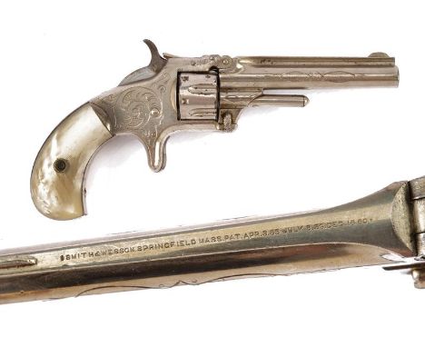 dating: 1868 - 1881 provenance: USA, Cylindrical, cal. 22 rimfire short barrel, high rib with fore-sight and company's markin