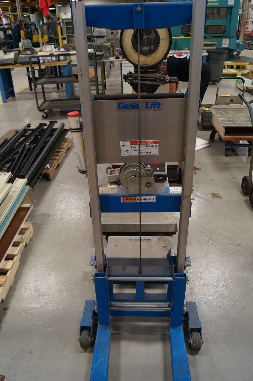 Genie Lift 35566 Manual Pallet Lifter 22.5" Long Forks, 21" Wide, Max