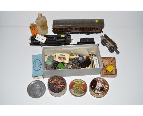 A Hornby tinplate '0'-gauge Great Western Rail First Class carriage; a Meccano 0-4-0 locomotive; together with a small quanti