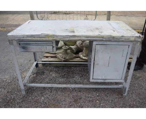 Metal workshop bench