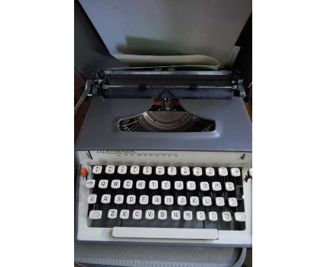 VINTAGE MONARCH TYPEWRITER