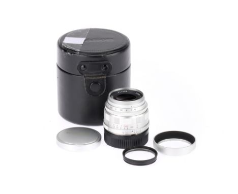 A Voigtlander Ultron Aspherical f/1.7 35mm Lens chrome, made in Japan, serial no.9940287, M mount, body VG-E, optics VG, very