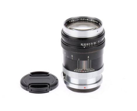 A Nippon Kogaku Nikkor-PC f/2.5 105cm SLR Camera Lens black, serial 818720, made in Japan, barrel G, optics G with light dust