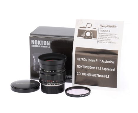 A Voigtlander Nokton Aspherical f/1.5 50mm Lens black, made in Japan, serial no.9960576, bayonet mount, body G-VG, optics G-V