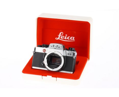A Leica R5 35mm SLR Camera Body silver, body G, light marks to lens mount, light seals tacky, with batteries inserted all shu