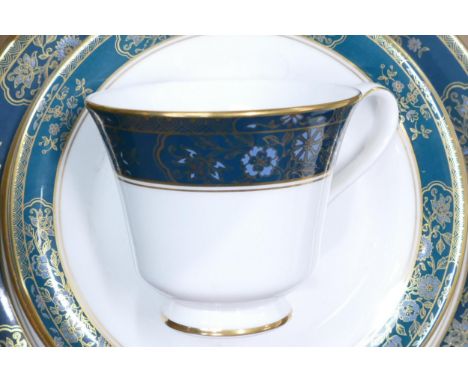 Royal Doulton Carlyle tea and dinner wear to include - 6 dinner plates, 3 cake plates, gravy boat and stand, 6 coffee cans &a