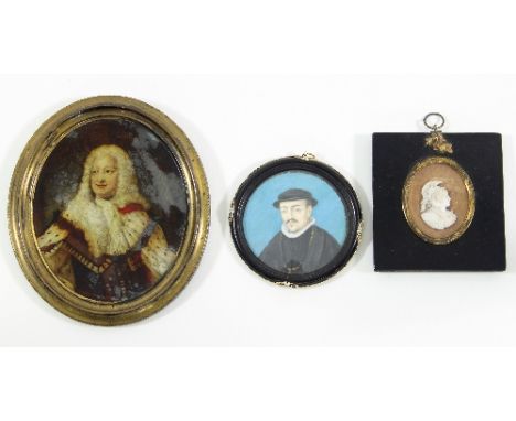 19th Century English School/Portrait of a Tudor Gentleman Wearing a Ruff/reverse print, 7cm diameter/A 17th Century Gentleman