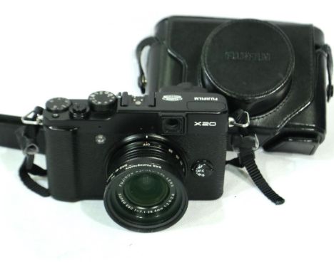 Fujifilm x20 digital camera in leather case. P&amp;P Group 1 (£14+VAT for the first lot and £1+VAT for subsequent lots) 