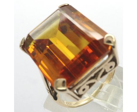 9ct gold ring set with large citrine, size K/L, 10.02g. P&amp;P Group 1 (£14+VAT for the first lot and £1+VAT for subsequent 