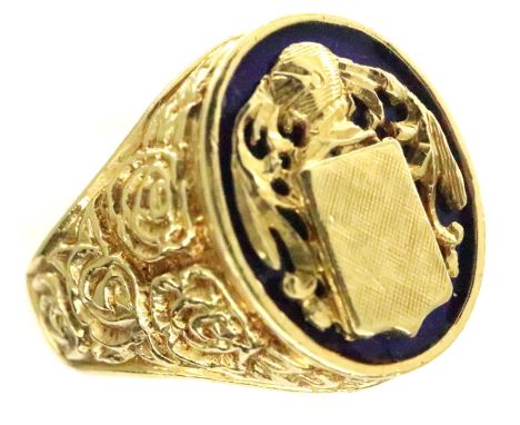 18ct gold and enamel gents signet ring with rose design shoulders, size W/X, 11.3g. P&amp;P Group 1 (£14+VAT for the first lo