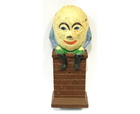 Humpty Dumpty cast iron money box, H: 14 cm. P&amp;P Group 1 (£14+VAT for the first lot and £1+VAT for subsequent lots) 
